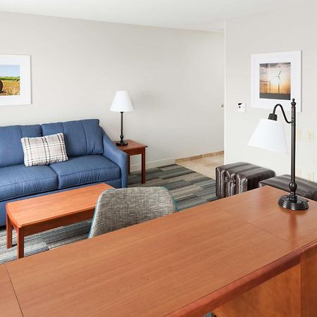 Hampton Inn & Suites Cedar Rapids Εξωτερικό φωτογραφία