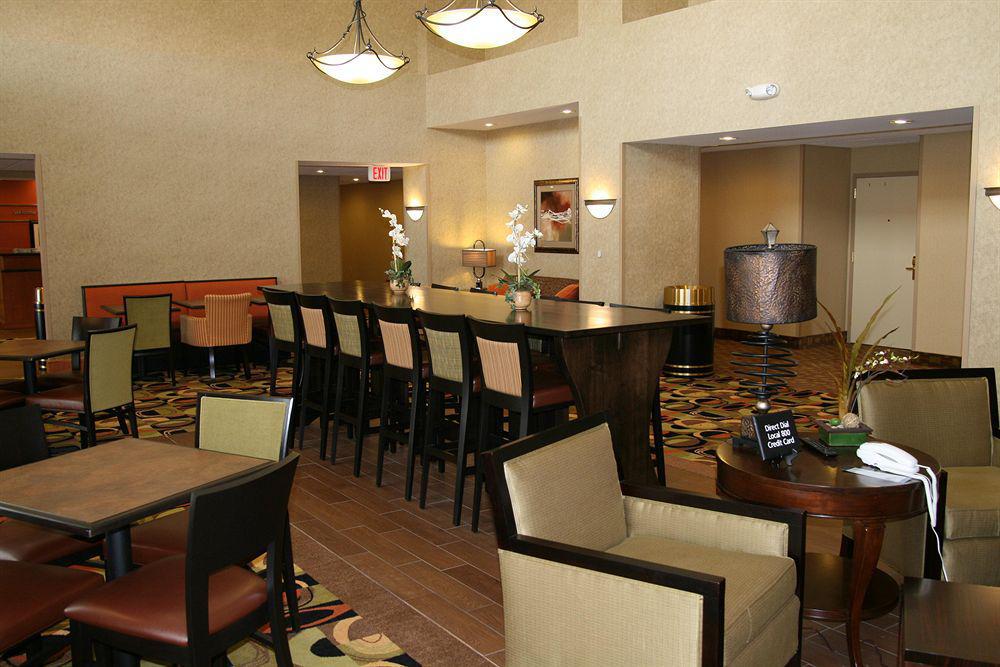 Hampton Inn & Suites Cedar Rapids Εξωτερικό φωτογραφία