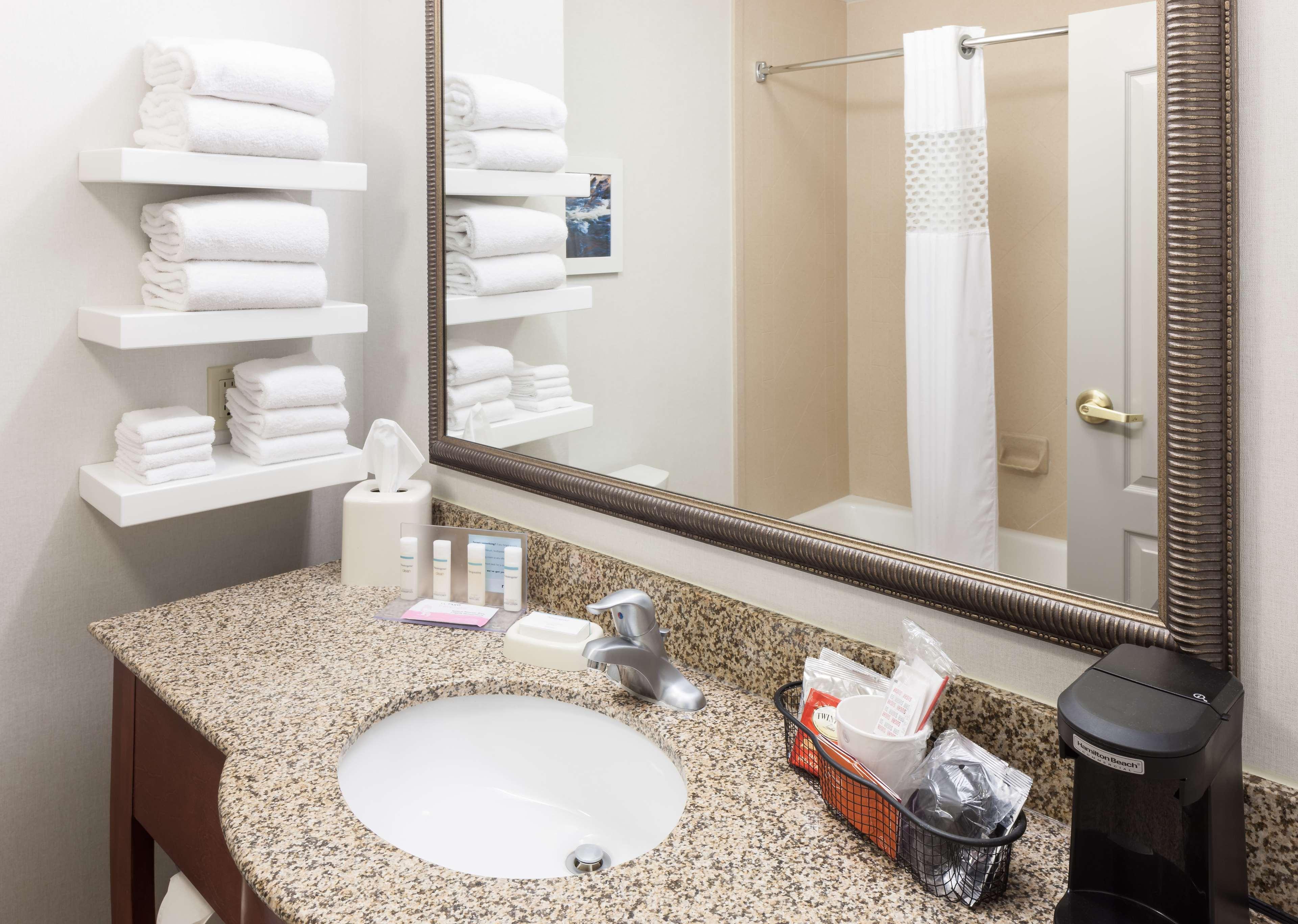 Hampton Inn & Suites Cedar Rapids Εξωτερικό φωτογραφία