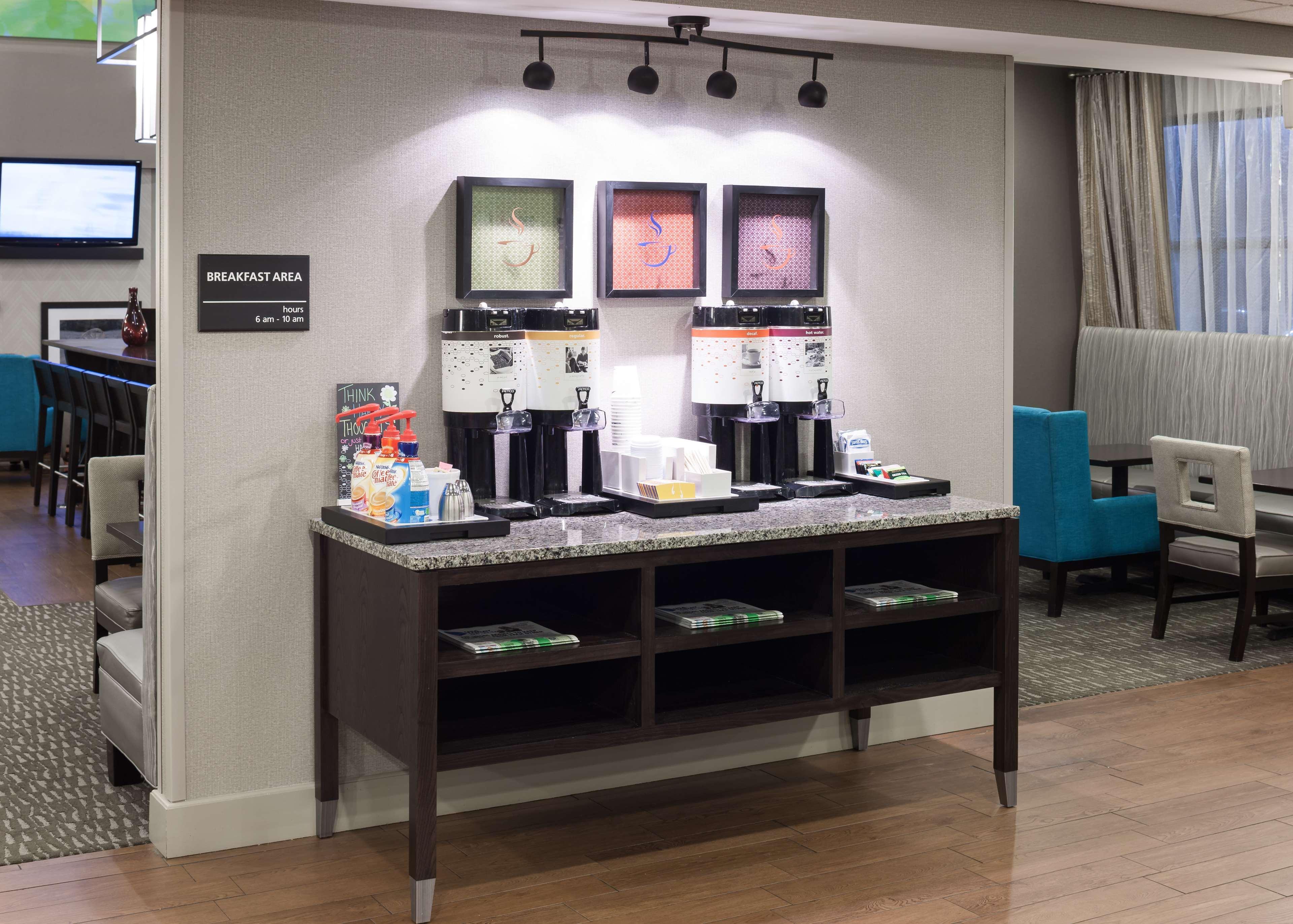 Hampton Inn & Suites Cedar Rapids Εξωτερικό φωτογραφία