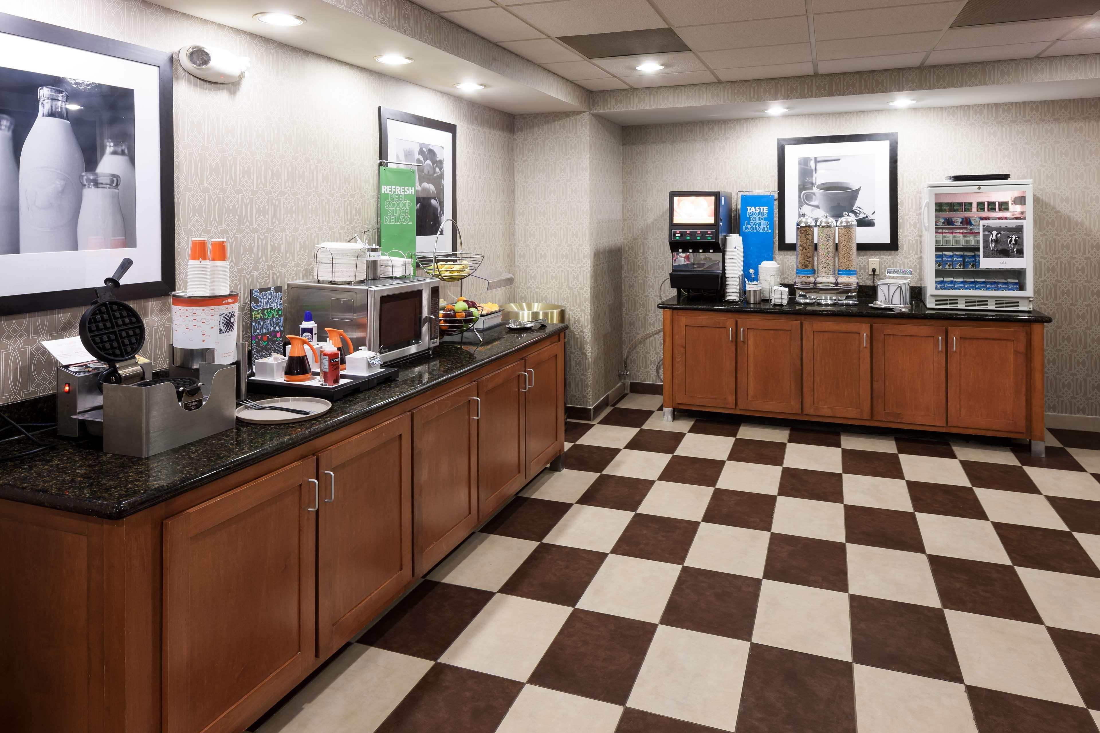 Hampton Inn & Suites Cedar Rapids Εξωτερικό φωτογραφία