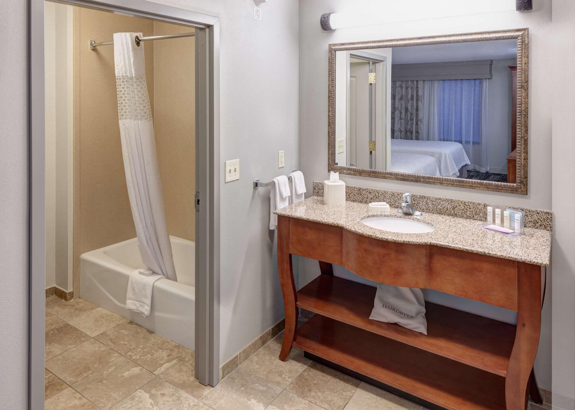 Hampton Inn & Suites Cedar Rapids Εξωτερικό φωτογραφία