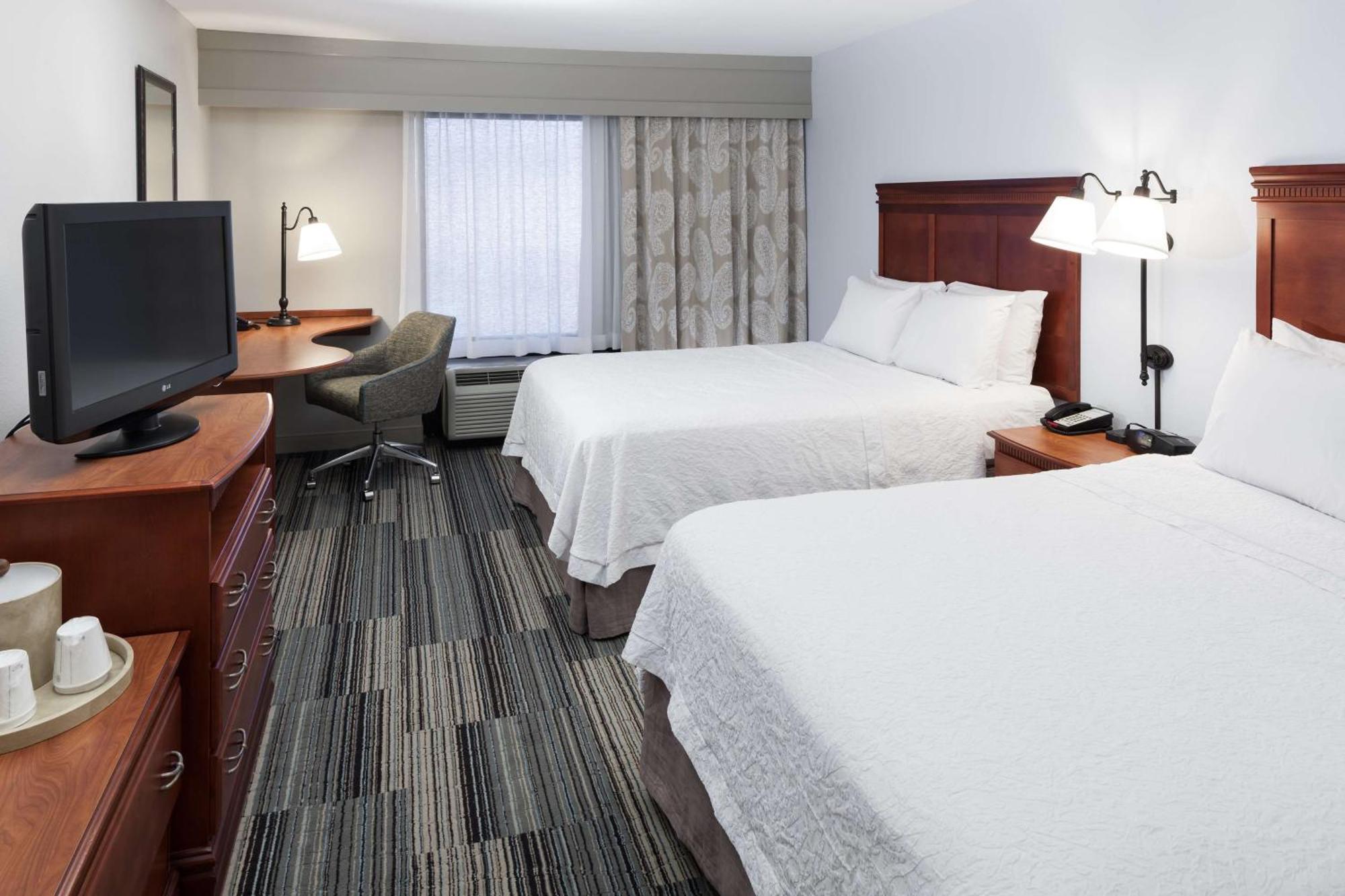 Hampton Inn & Suites Cedar Rapids Εξωτερικό φωτογραφία