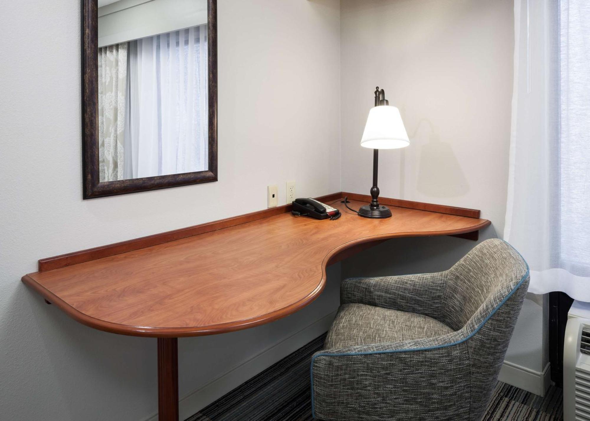 Hampton Inn & Suites Cedar Rapids Εξωτερικό φωτογραφία