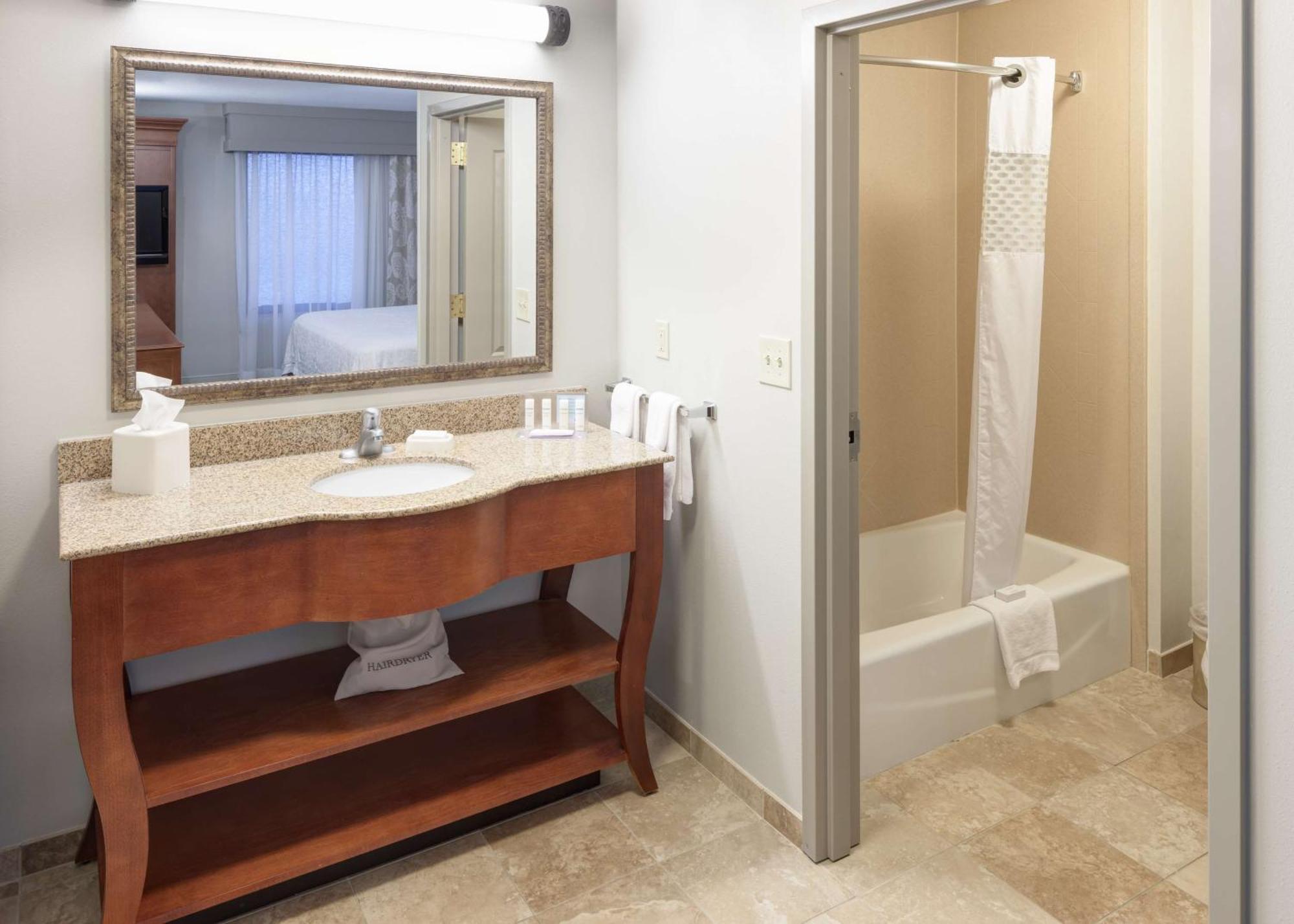 Hampton Inn & Suites Cedar Rapids Εξωτερικό φωτογραφία