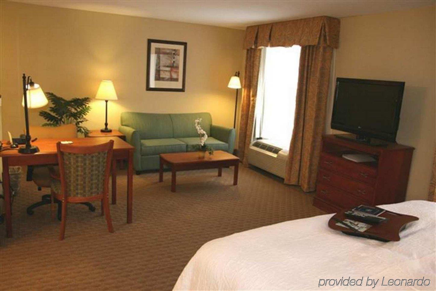 Hampton Inn & Suites Cedar Rapids Δωμάτιο φωτογραφία